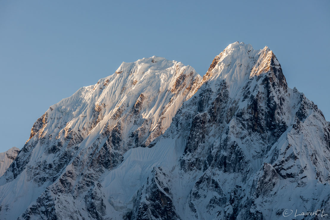 Le Phungge Himal (6538 m)  |  1/80 s à f/10 - 100 ISO - 169 mm  |  03/11/2013 - 07:00  |  28°38'3" N 84°28'16" E  |  3708 m