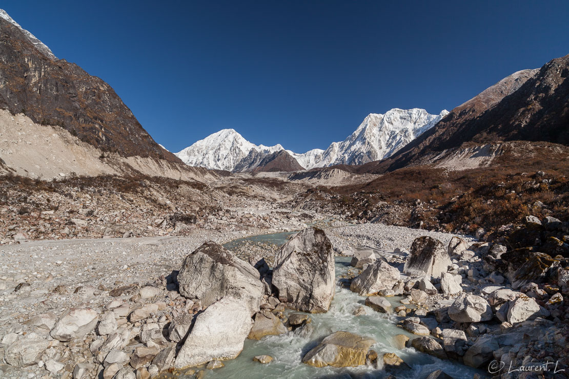 Aval du Bhimdang Glacier  |  1/50 s à f/11 - 100 ISO - 21 mm  |  03/11/2013 - 08:38  |  28°37'24" N 84°28'12" E  |  3613 m