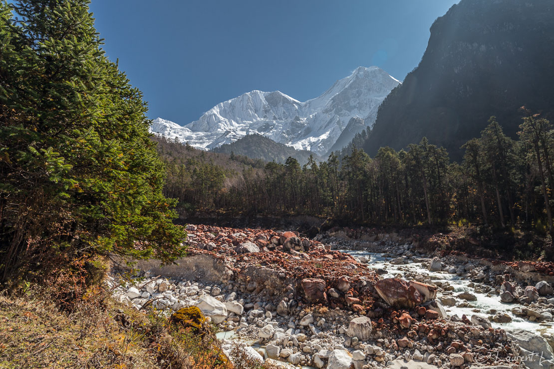 La rivière Dudh Khola  |  1/40 s à f/8,0 - 100 ISO - 21 mm  |  03/11/2013 - 10:08  |  28°36'18" N 84°27'50" E  |  3178 m