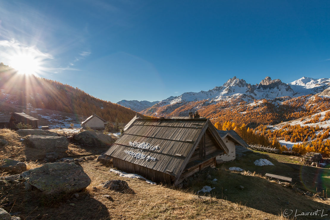 Refuge de Ricou  |  1/100 s à f/9,0 - 100 ISO - 15 mm  |  28/10/2016 - 09:32  |  45°2'48" N 6°32'38" E  |  2167 m