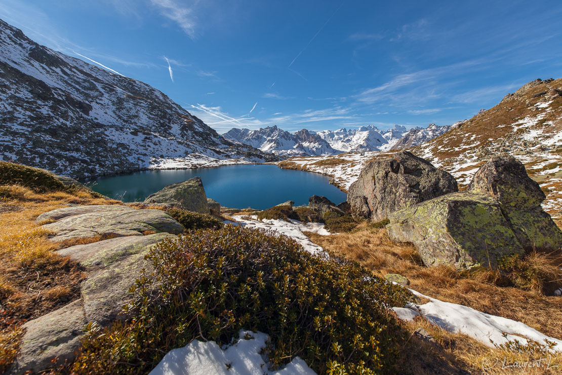 Au-dessus du lac du Serpent  |  1/250 s à f/7,1 - 100 ISO - 15 mm  |  28/10/2016 - 11:34  |  45°3'12" N 6°33'46" E  |  2510 m