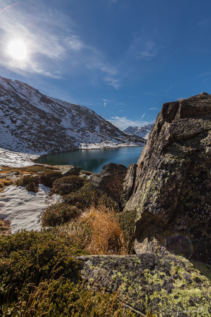Le rocher et le lac du Serpent  |  1/400 s à f/7,1 - 100 ISO - 15 mm  |  28/10/2016 - 11:37  |  45°3'12" N 6°33'46" E  |  2518 m