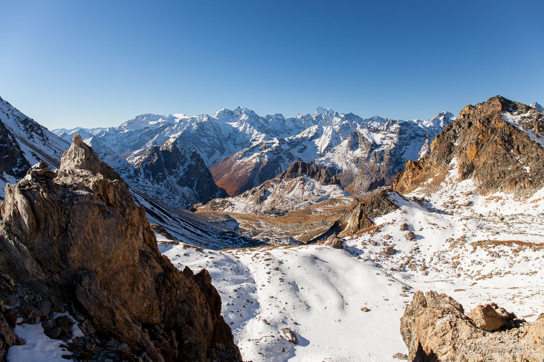 Du col des Béraudes, les Ecrins  |  1/50 s à f/9,0 - 100 ISO - 24 mm  |  30/10/2016 - 11:37  |  45°3'13" N 6°29'40" E  |  2762 m