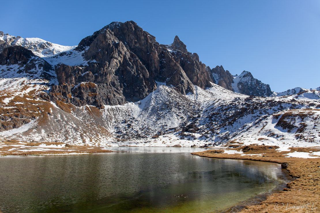 Lac des Cerces  |  1/60 s à f/9,0 - 100 ISO - 24 mm  |  30/10/2016 - 14:09  |  45°4'19" N 6°28'22" E  |  2407 m