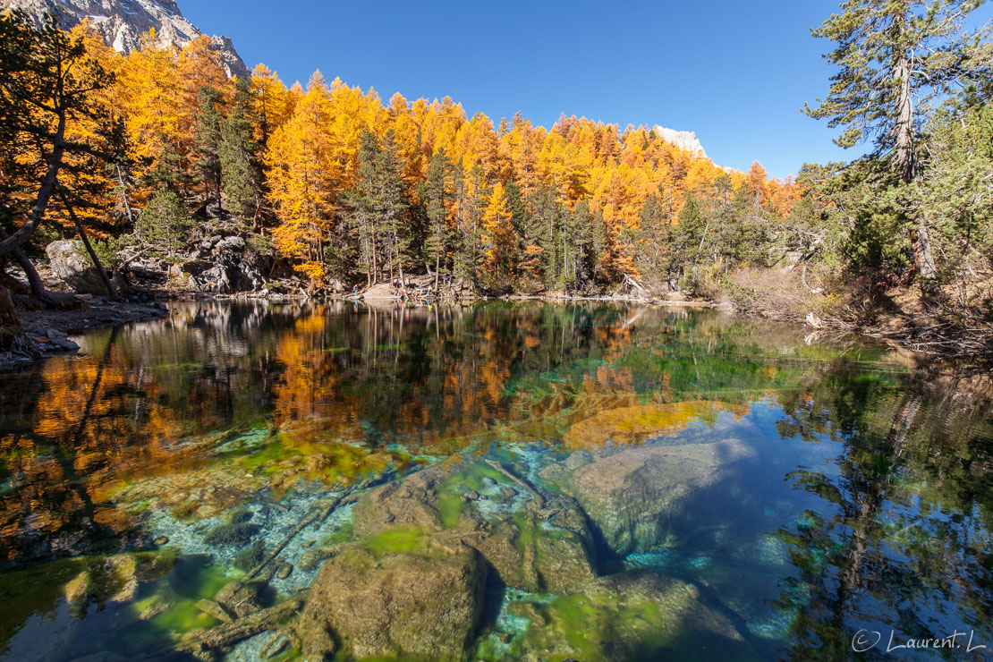 Lac Vert de la Vallée Etroite  |  1/25 s à f/11 - 100 ISO - 15 mm  |  29/10/2016 - 12:13  |  45°4'46" N 6°36'56" E  |  1834 m