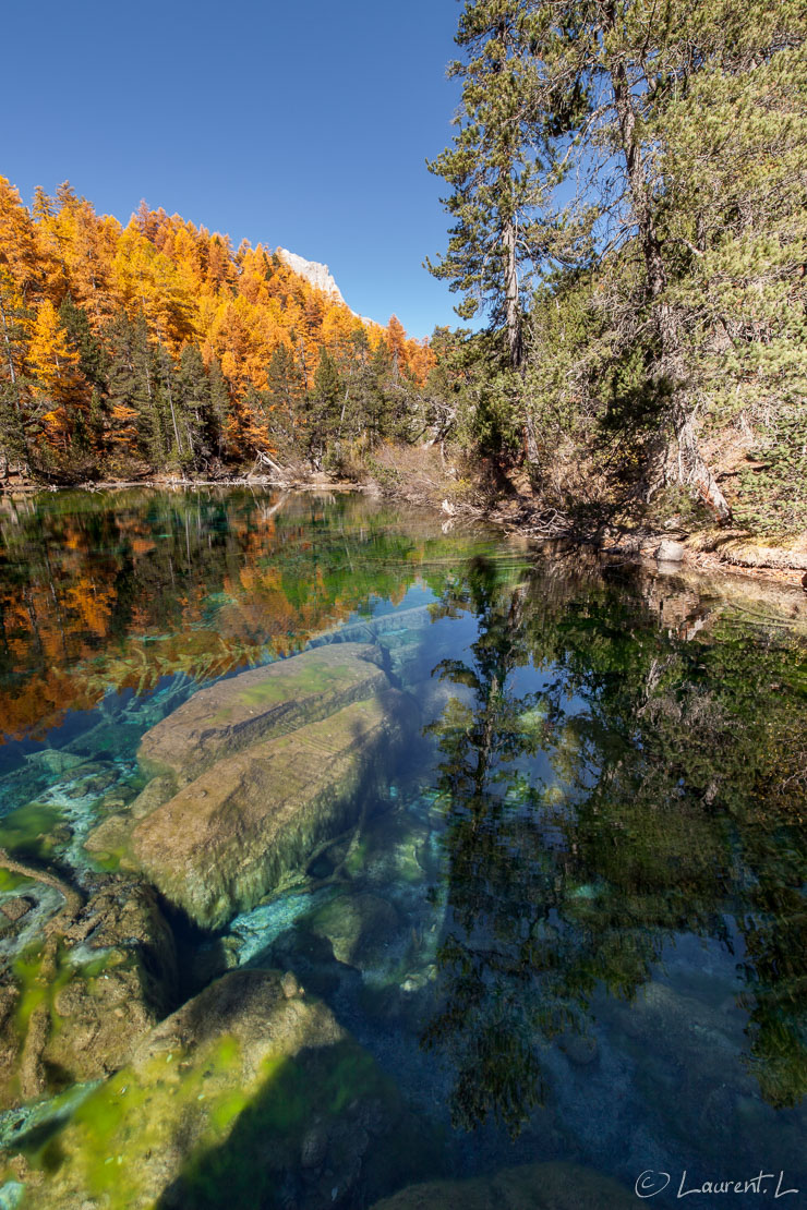 Lac Vert de la Vallée Etroite  |  1/25 s à f/11 - 100 ISO - 15 mm  |  29/10/2016 - 12:15  |  45°4'46" N 6°36'56" E  |  1834 m